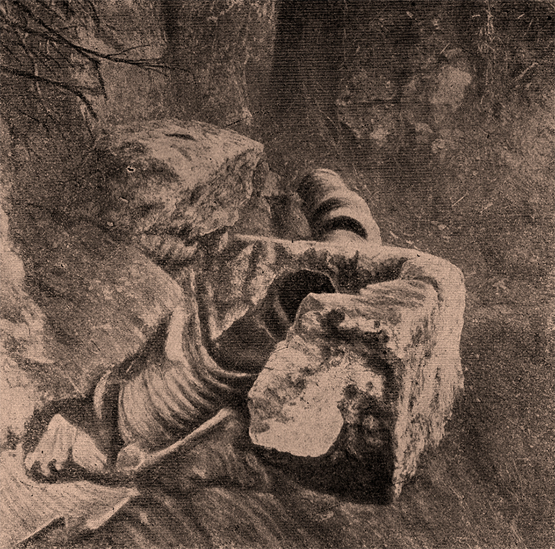 Осадочный колодец на древнем водоводе из ущелья Таш-Аир. Бахчисарайский район Крыма