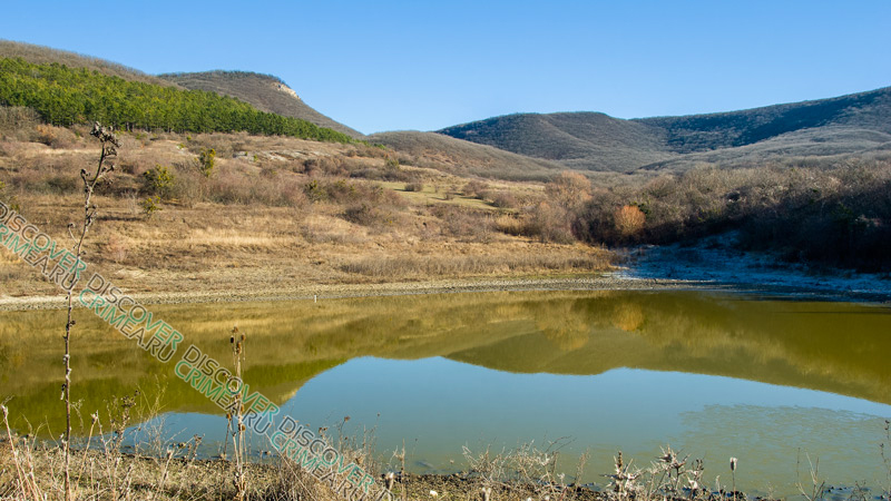 Гора Аюлу-Кая. Вид с плотины пруда у села Мелехово