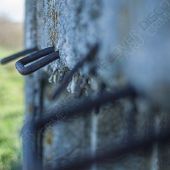 Петли для бронещита (?) - Предположительно, петли для бронещита амбразуры ДОТ у Чонгарского моста dsc_7932