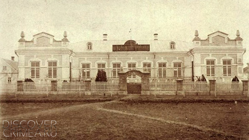 Центральное меннонитское училище в селе Ровное (Карасан) Здание Центрального меннонитского училища в селе Ровное (Карасан). Фотография из фондов школы села Ровное.